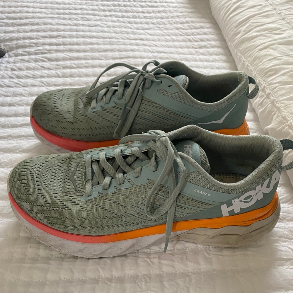 Hoka Arahi 4